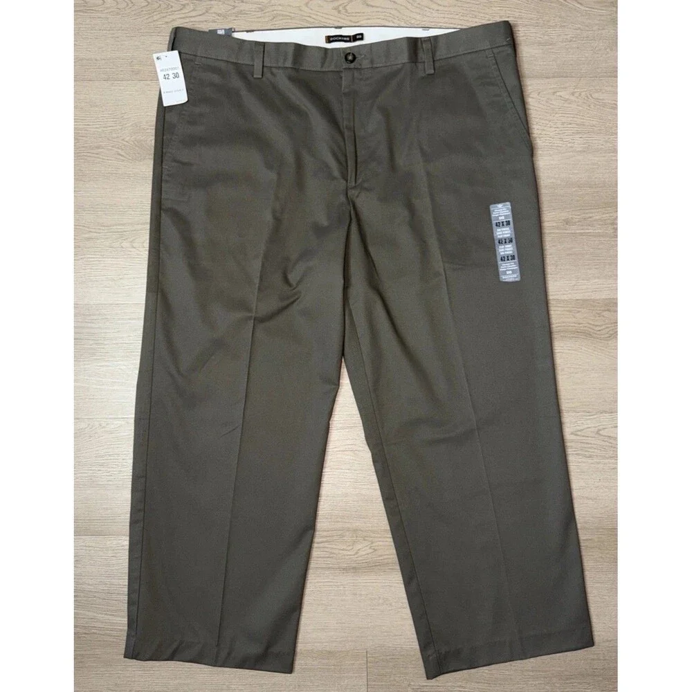 NWT Dockers Easy Khaki Pants Mens 42x30 D3 Classic Fit Flat Front No Wrinkle Tan